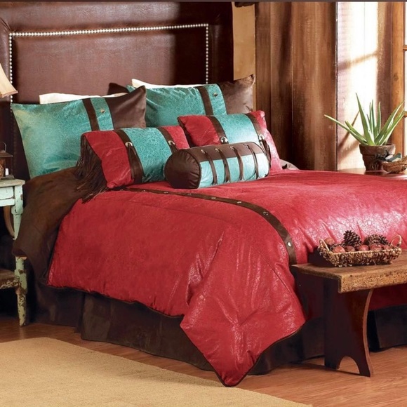 Western comforter. It comes with two shams + 3 decorative pillows. - Picture 3 of 3
